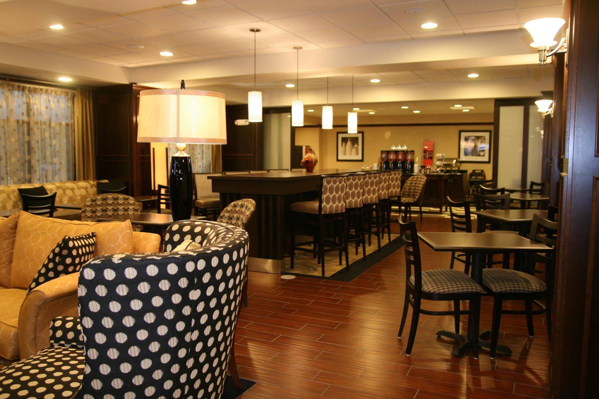 Hampton Inn Meadville Εξωτερικό φωτογραφία