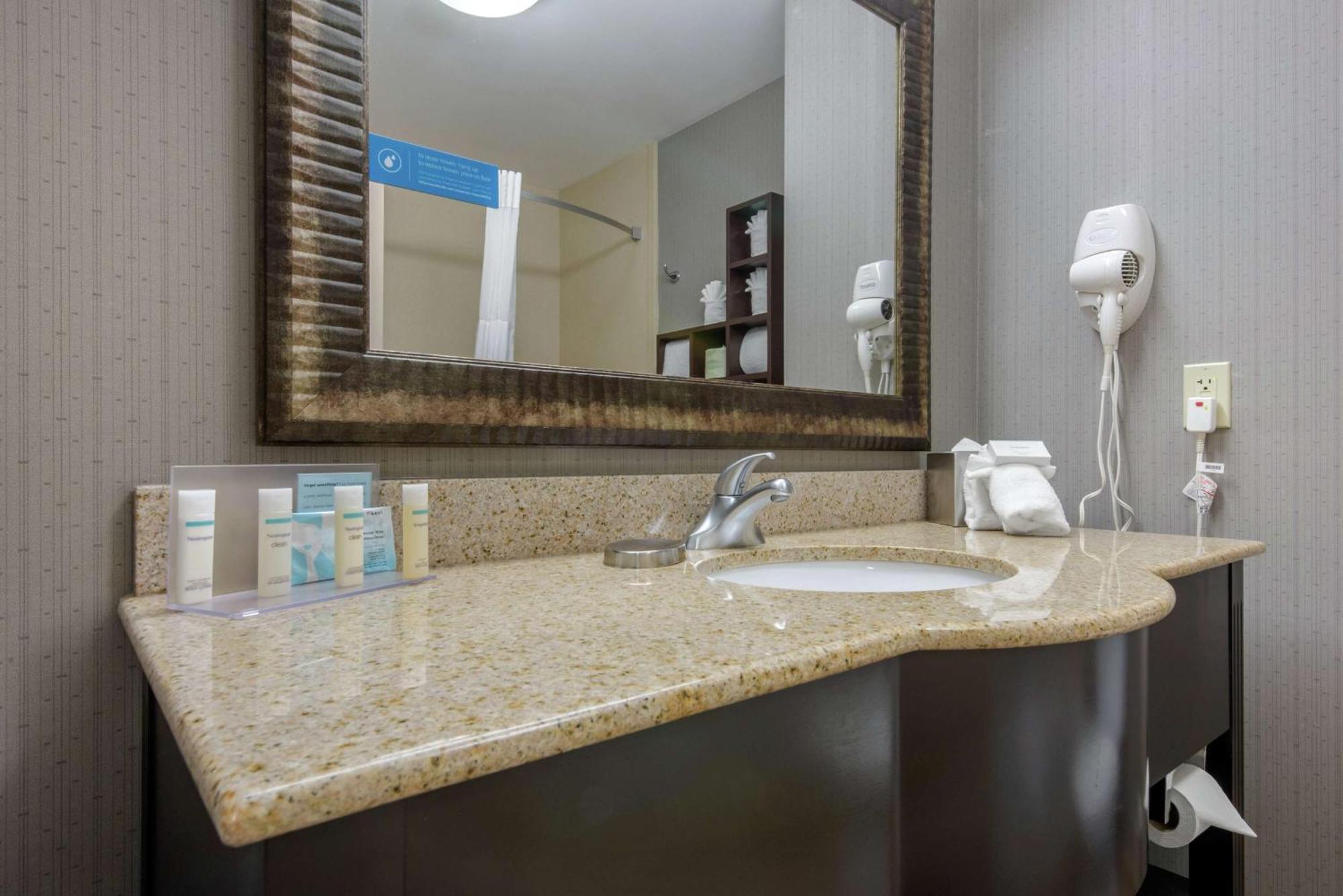 Hampton Inn Meadville Εξωτερικό φωτογραφία
